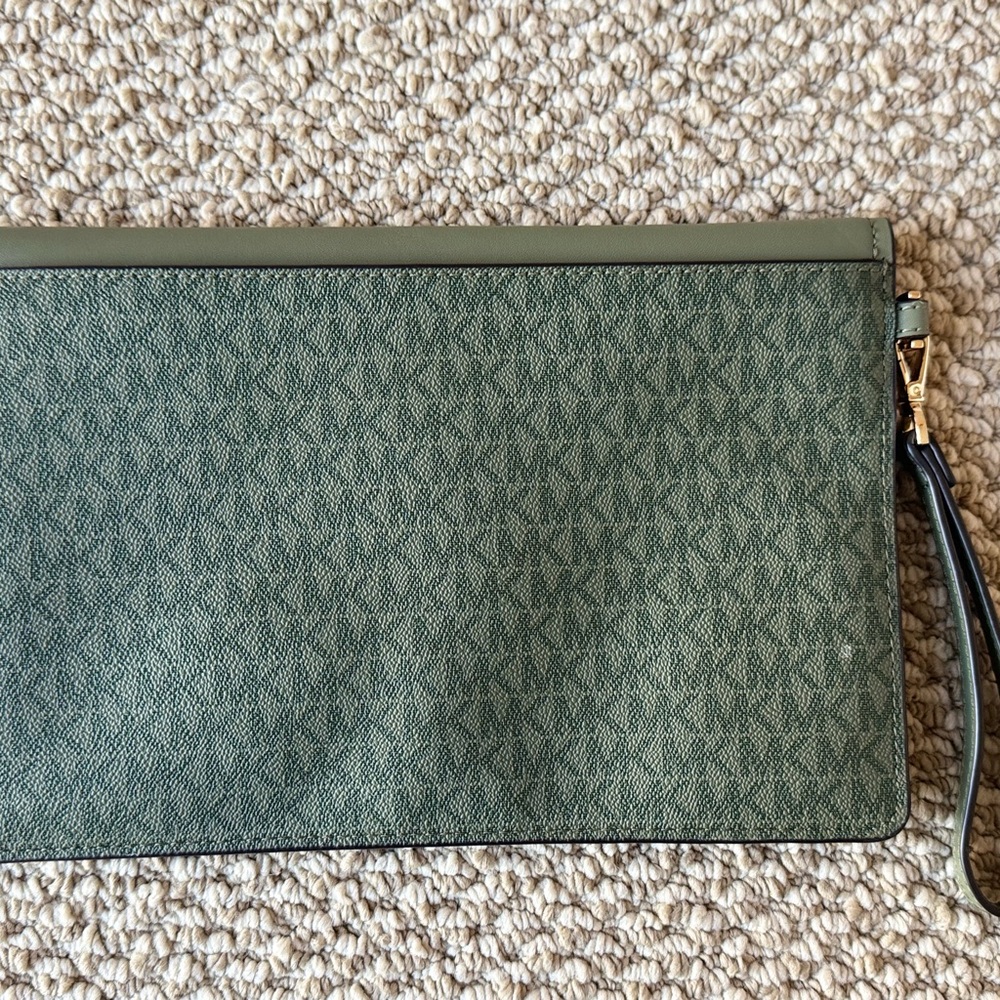 Michael Kors Green Envelope Wristlet - Picture 2 of 4